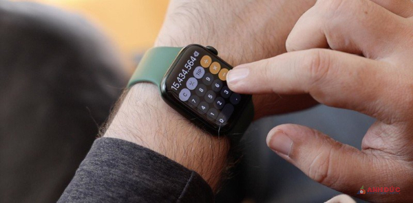 Apple Watch 7 có thiết kế cứng cáp hơn phiên bản SE