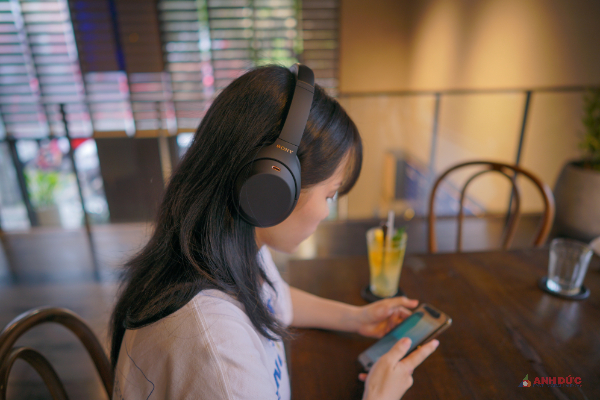 Sony WH-1000XM4 có khả năng chống ồn tương tốt nhất so với nhiều dòng tai nghe khác