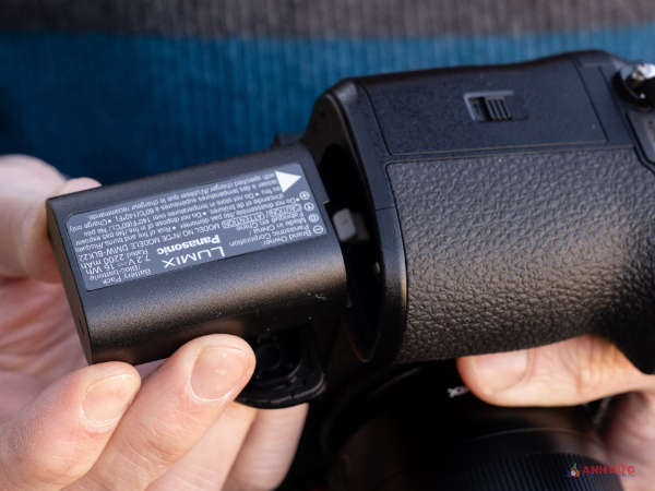 Viên pin mới với dung lượng cao hơn hỗ trợ khả năng quay phim tốc độ cao