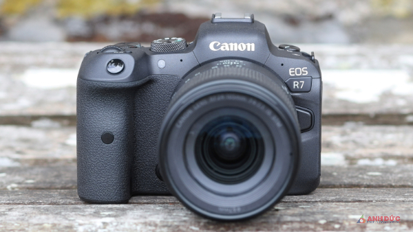Canon vẫn rất kín tiếng về Canon EOS R7