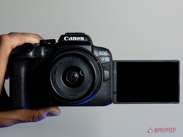 Canon EOS R10 vượt trội hơn so với các dòng cùng tầm giá như Sony A6400