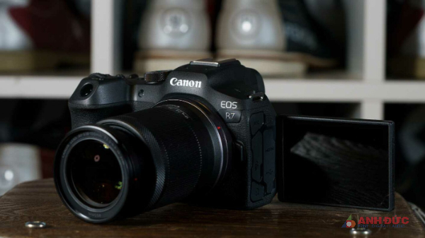 Canon EOS R7 - người kế thừa hoàn hảo của đàn anh 7D
