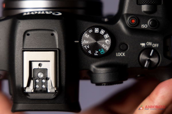 Canon R7 có các tùy chọn quay phim chuyên nghiệp với C-Log