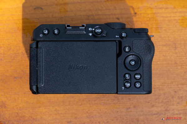 Nikon Z30 vẫn còn một vài hạn chế hơi "khó hiểu" và chưa tiện dụng
