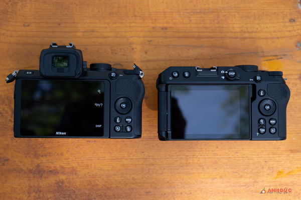 So sánh nhỏ giữa 2 chiếc máy Z50 (trái) và Z30 (phải)