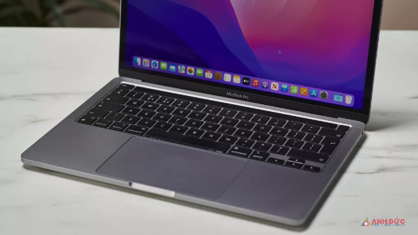 Macbook Pro 13 M2 hầu như ít có sự thay đổi về thiết kế