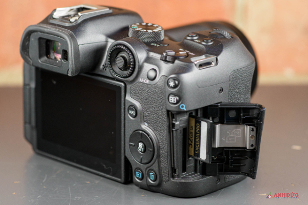 Canon R7 có khả năng quay video 4K30p toàn cảm biến