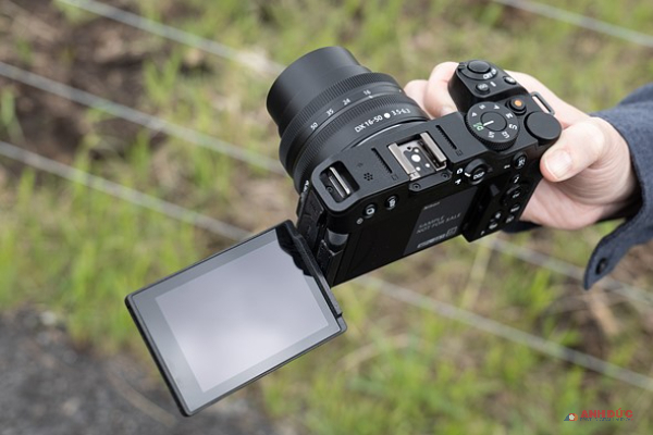 Nikon Z30 cho thấy khả năng quay video tốt hơn và không bị cắt khung hình