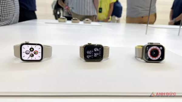 Watch 8 được trang bị màn hình lớn hơn 1 chút và con chip mới tiết kiệm năng lượng hơn