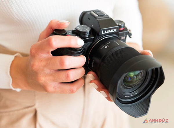 Panasonic ra mắt ống kính mới Lumix 18mm S F1.8