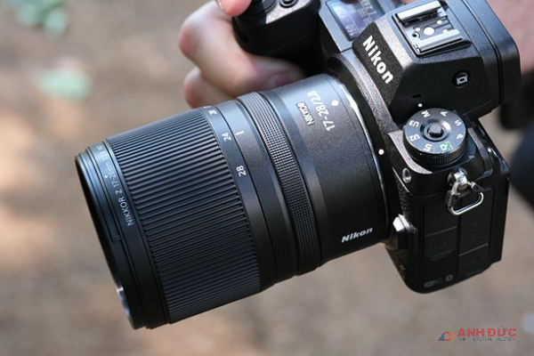 Đây là ống kính nhẹ nhất trong số 3 dòng ống kính góc rộng của Nikon Z