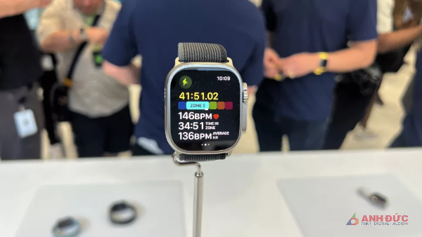Thiết kế của Watch Ultra có phần cứng cáp và góc cạnh