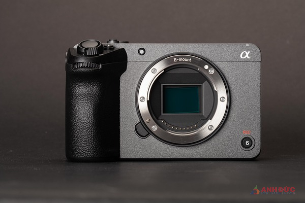 Sony FX30 sử dụng cảm biến APS-C có độ phân giải 26MP